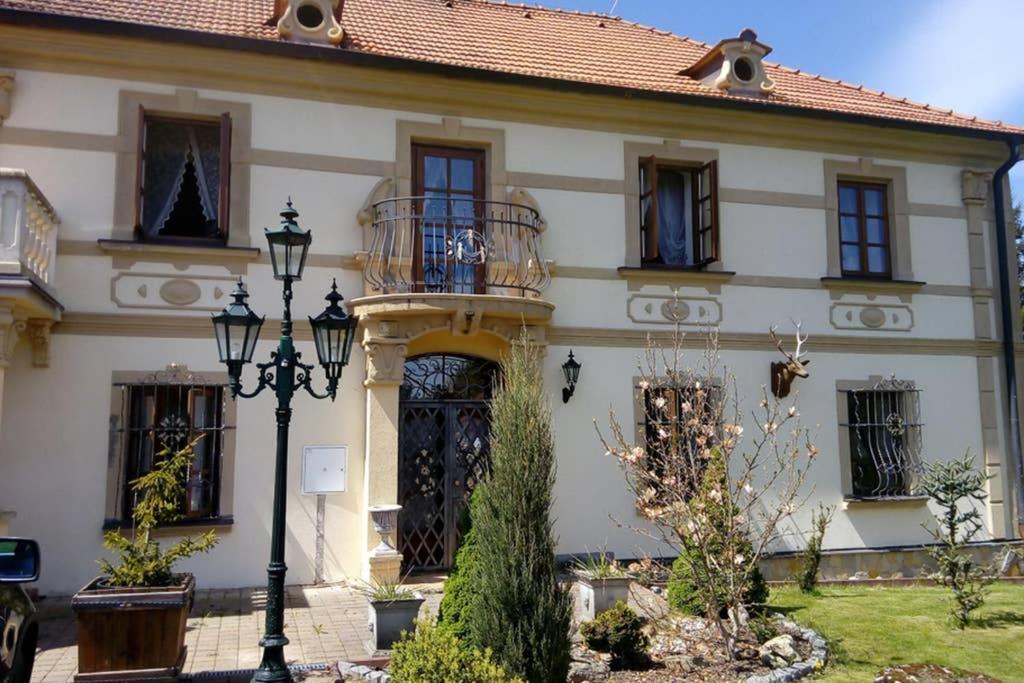 Zamecek Zdiky - Moderni Maly Apartman Bujanov ภายนอก รูปภาพ